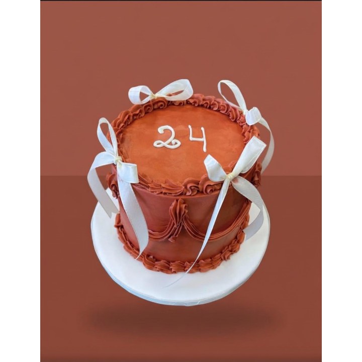 Custom birthday cake – Artisan layer cake Brussels, Wooly Pâtisserie